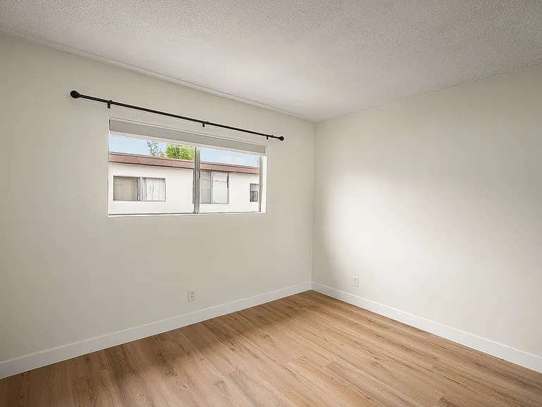1315 Ocean Park Blvd #2 — Photo 12