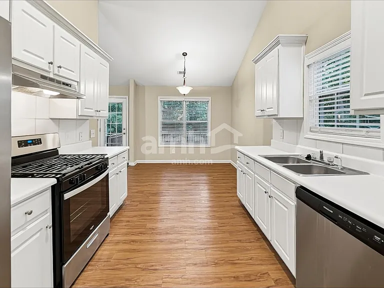 1954 Firelight Ln — Photo 4