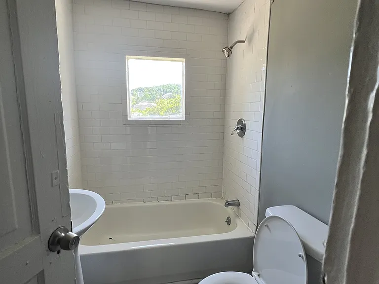 722 Snow St — Photo 5