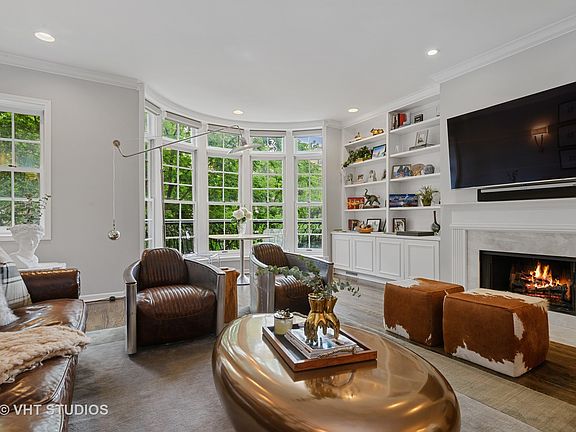 4th image of 626 W Wrightwood Ave APT 3W