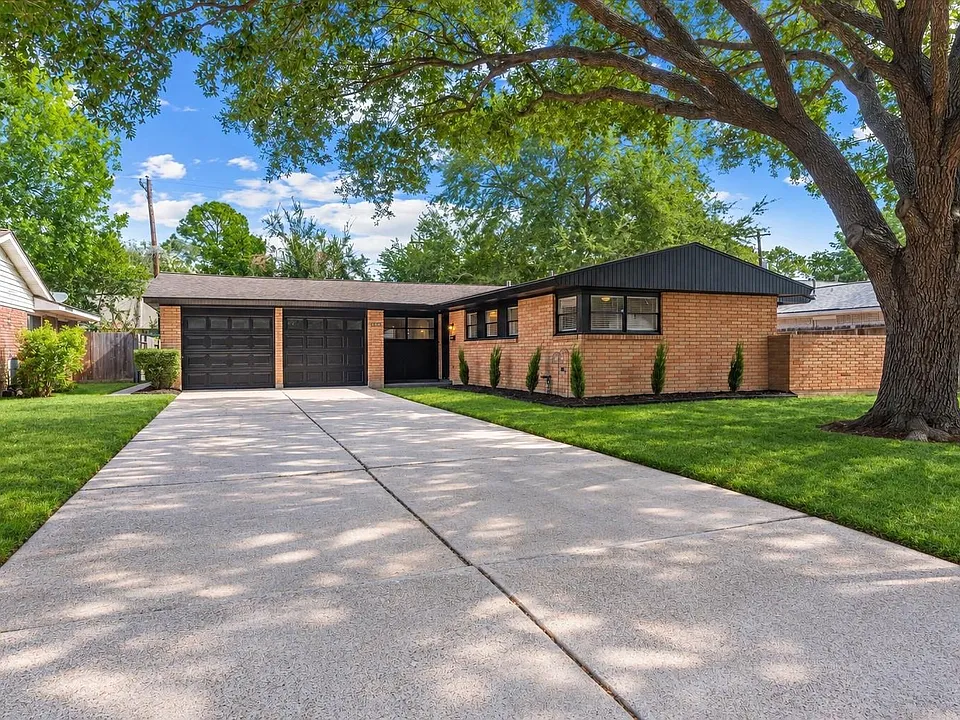 2303 Willowby Dr