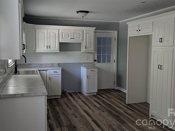 3rd image of 424 Kildare Dr