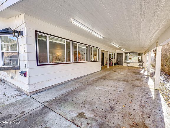 3rd image of 214 Cypress St