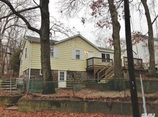 40 Bayville Dr, Sound Beach, NY 11789