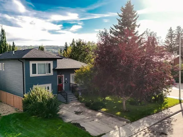 5820 S Bowwater Cres NW, Calgary, AB T3B 2E2