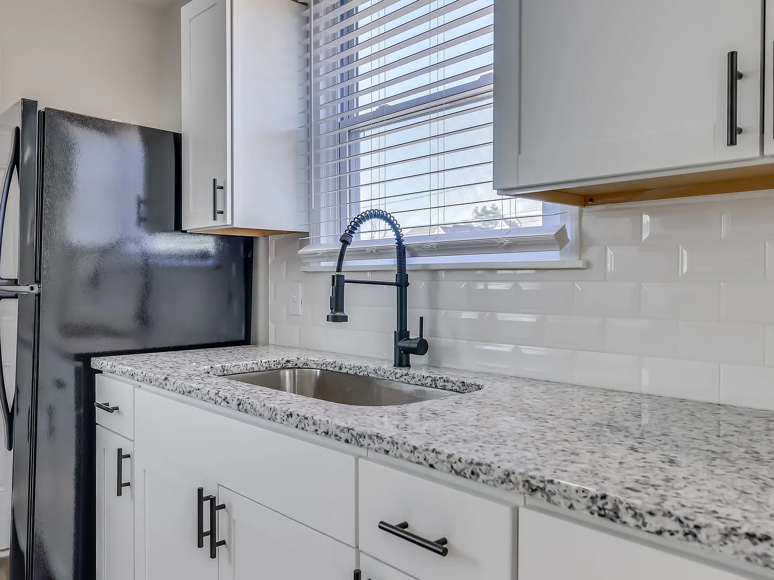 2 bed, 882 sqft, $1,195 — Photo 3