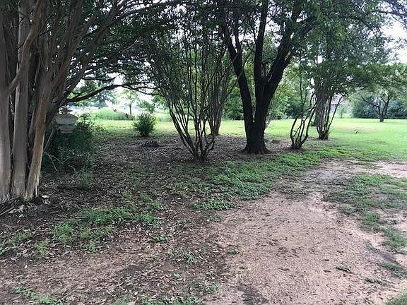 3rd image of 207 Pioneer Dr