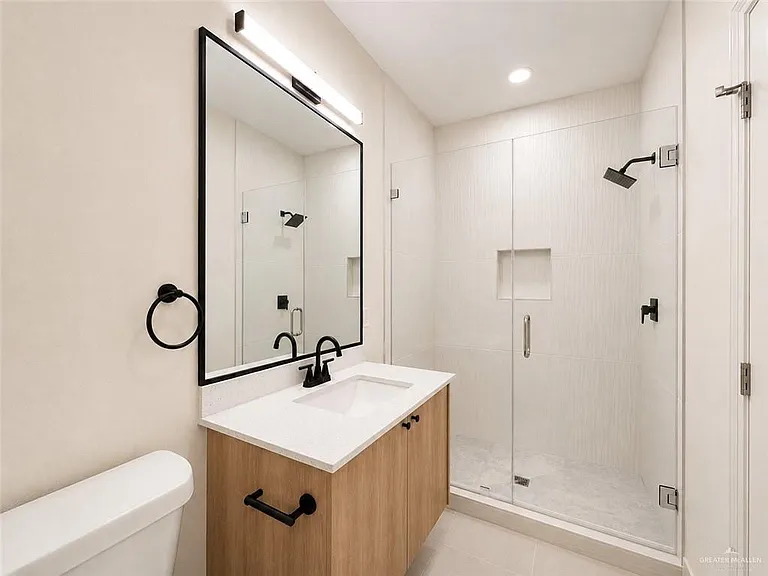 709 N Emerald Ave — Photo 12