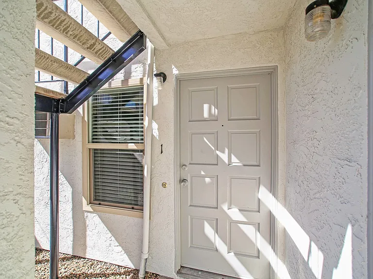 unit on 32nd — Photo 2