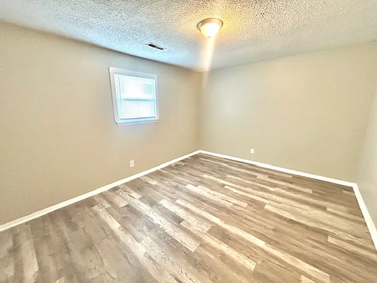 4523 Foster Ave SW — Photo 33
