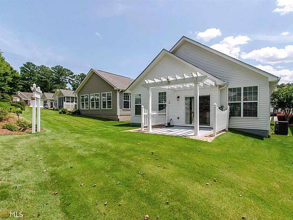 3rd image of 9 Hampshire Ln