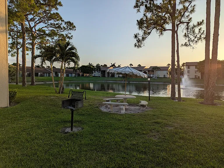629 Sea Pine Way #E3 — Photo 21