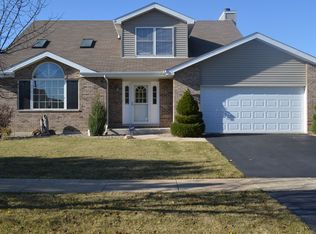 1606 Fox Hound Trl, Beecher, IL 60401