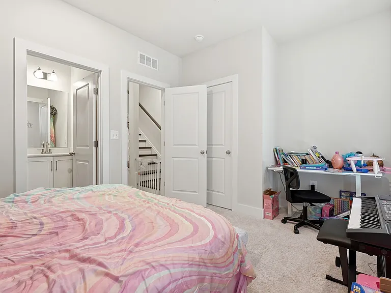 153 Locke St — Photo 32