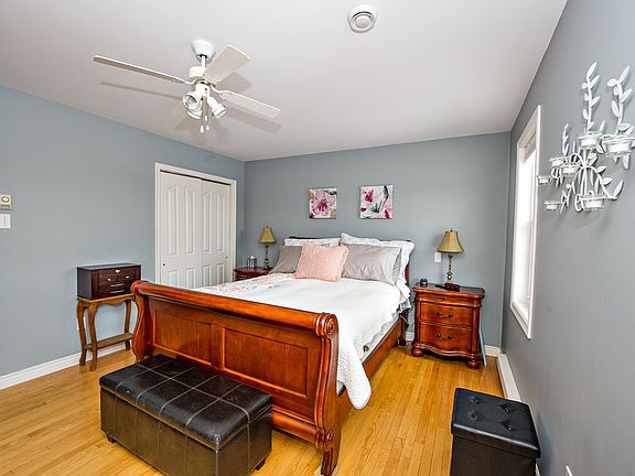5th image of 57 Sherwood St