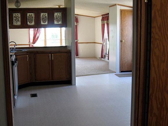 KITCHEN/DIING LOOKING INTO LIVING ROOM