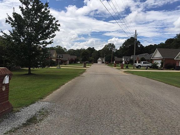 4th image of 213 Oakleigh Dr