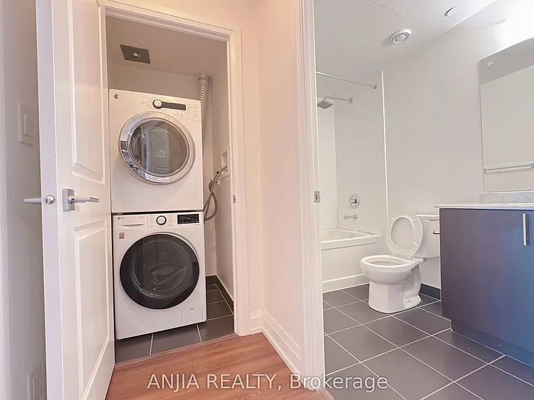 7165 Yonge St #2211 — Photo 6
