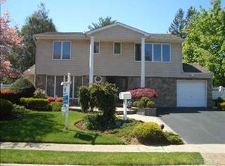 7 Rottkamp Pl, Old Bethpage, NY 11804