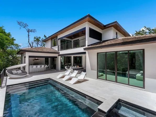 46 S Bridge Ln, Ocean Reef, FL 33037