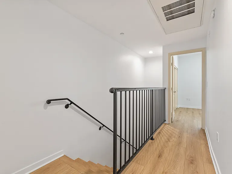 13439 Burbank Blvd — Photo 14