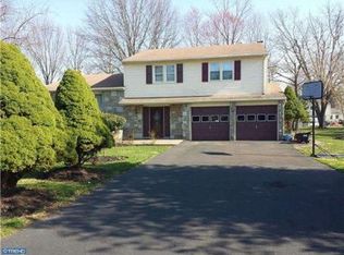 32 Gelder Dr, Holland, PA 18966