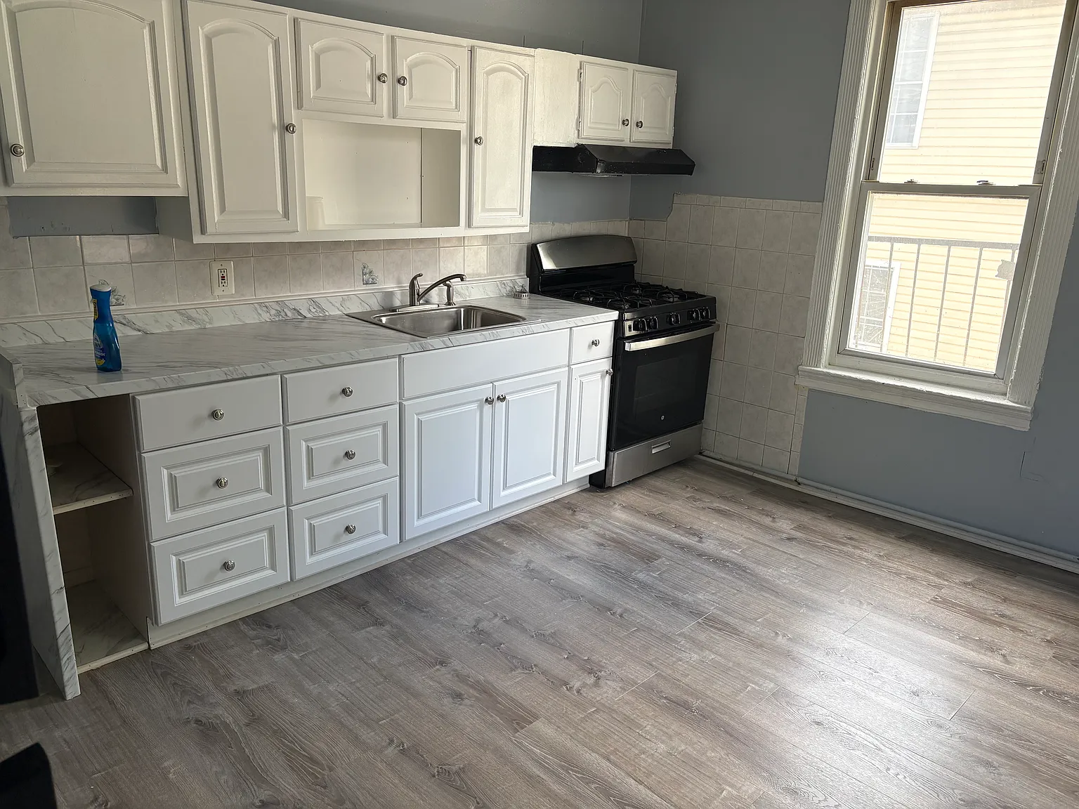 4 bed, 1400 sqft, $2,850 — Photo 2