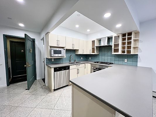 2nd image of 87-89 Elizabeth St #2C