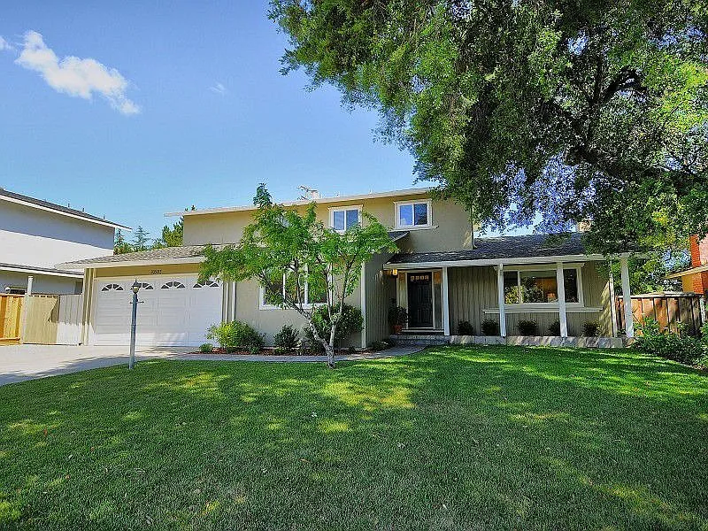 20985 Pepper Tree Ln photo 1