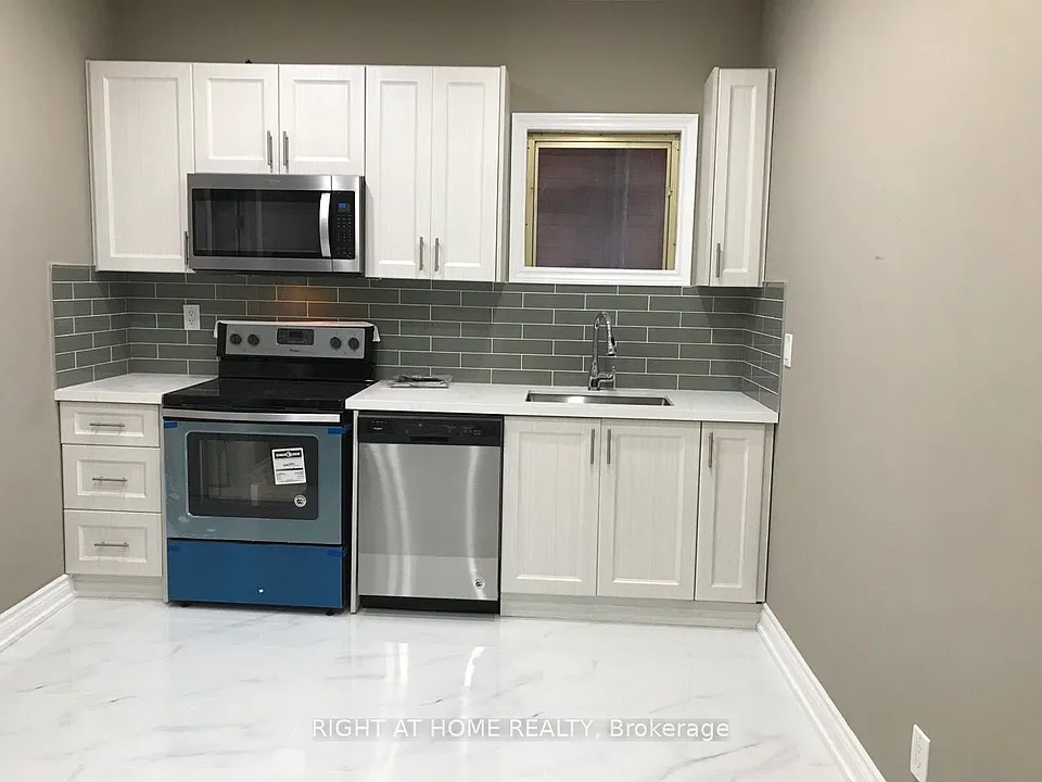 83 Hallam St #MAIN FLOOR