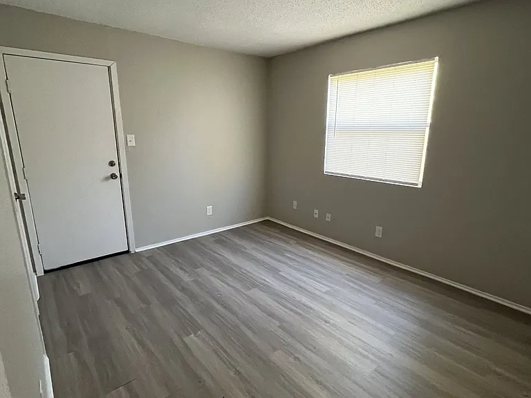 803 Bracewood Cir #D — Photo 5