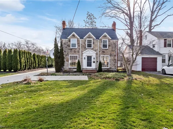 467 Columbia Rd, Bay Village, OH 44140