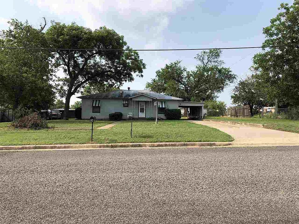 1st image of 104 E Navarro St