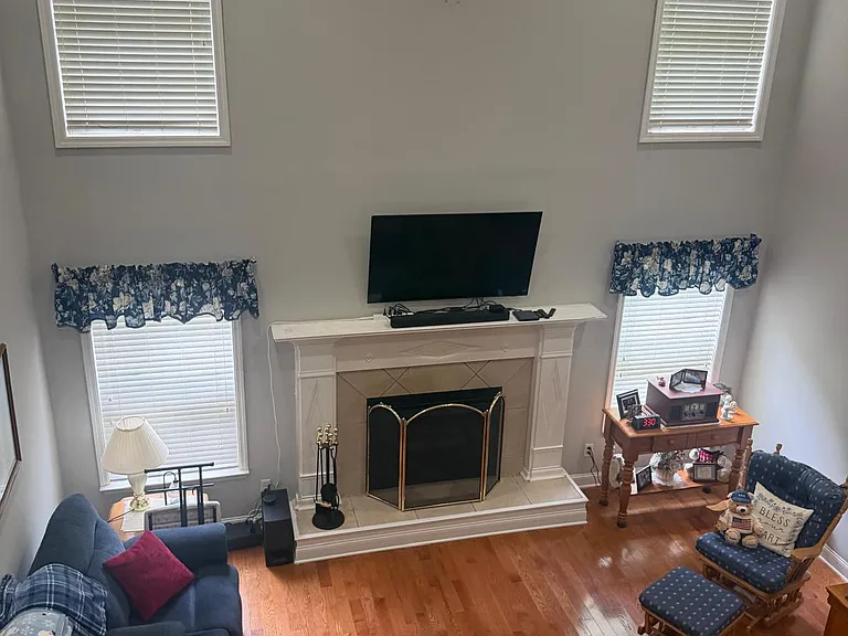 Living room with high ceiling( 21 feet)