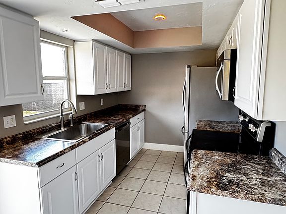 3rd image of 3935 Middlesex Pl