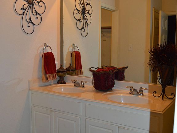 4th image of 1025 Pebblecreek Dr