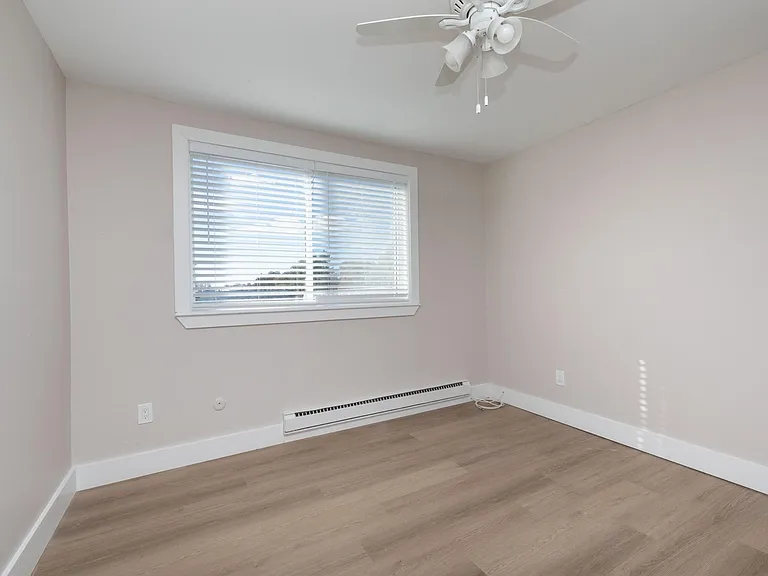 Laura Lane Apartments — Photo 44