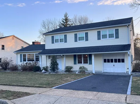 31 Colonial Lake Dr, Lawrence Township, NJ 08648