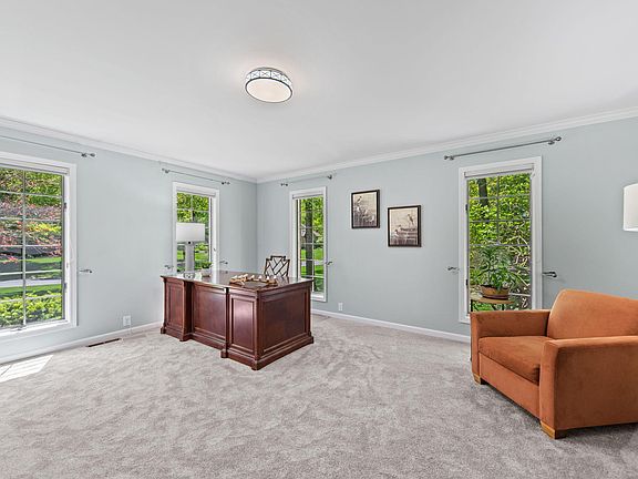 4th image of 4414 Thornbury Dr E
