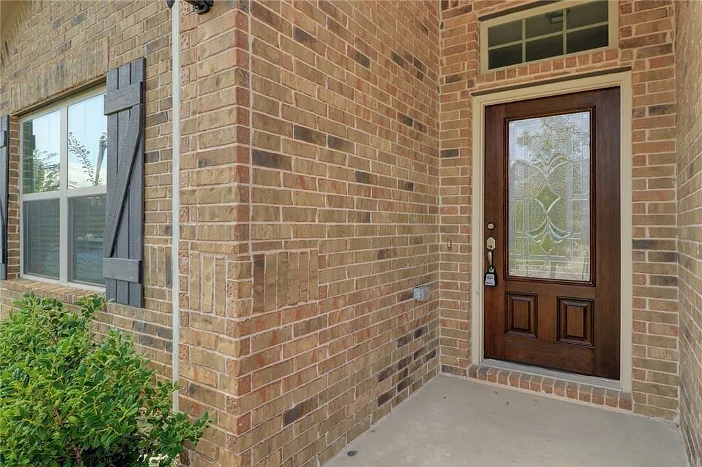 4 bed, 2.0 bath, 1822 sqft, $2,195 — Photo 3