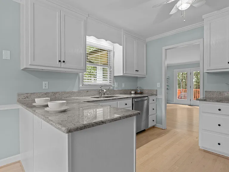 109 Oaklake Ct — Photo 13