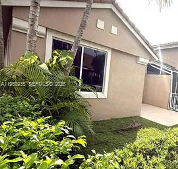 15825 SW 11th St #Townhouse 15825 — Photo 5