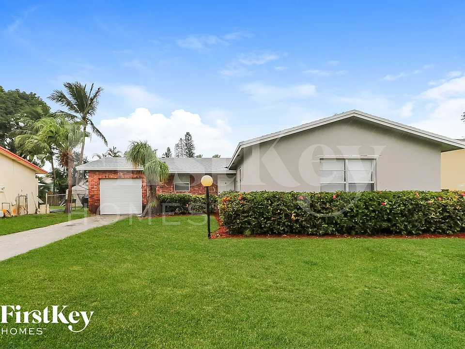 9749 Sandalfoot Blvd