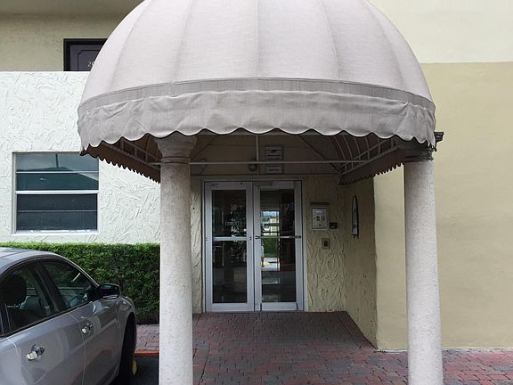 3rd image of 300 NW 42nd Ave APT 212
