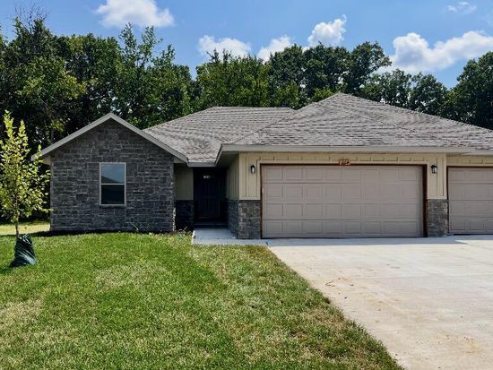 664 W Brook Hollow Road, Nixa, MO 65714
