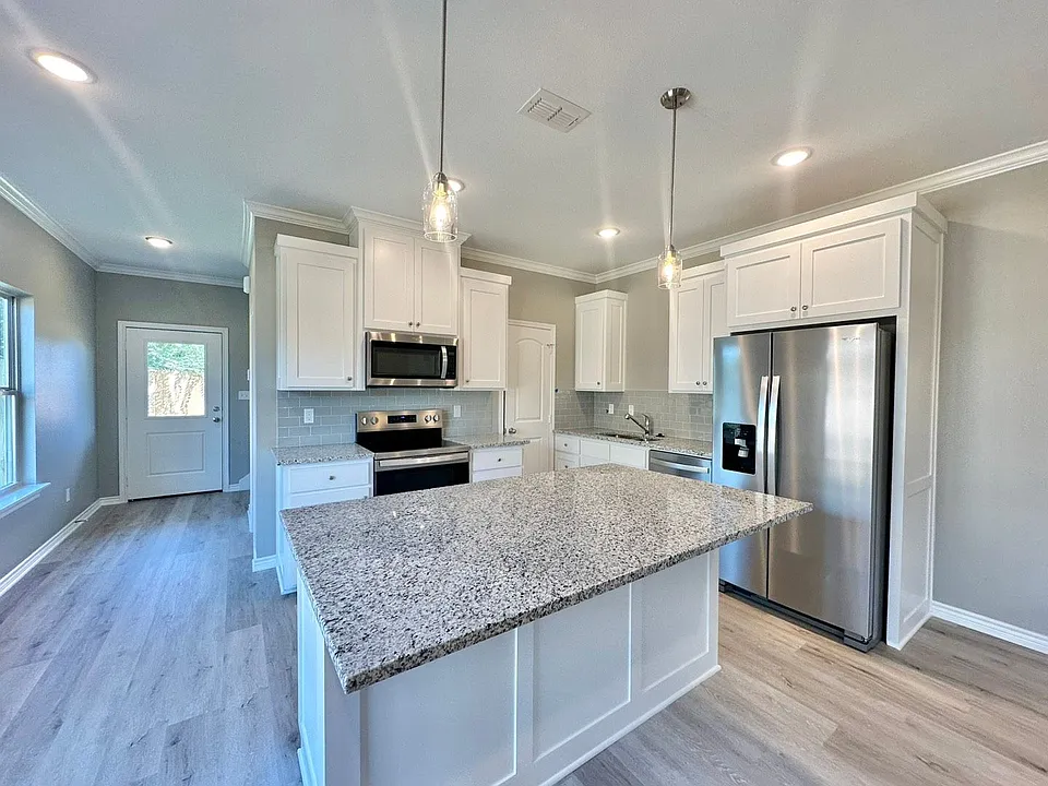 3 Bedroom 2.5 Bathroom Townhomes at Villa Rosa!