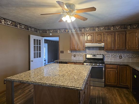 3rd image of 90 Lucien Stokes Rd