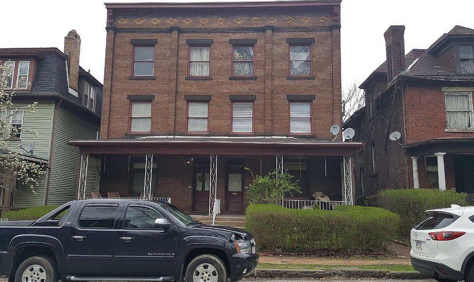 Directly across from lovely park and historic munhall librar