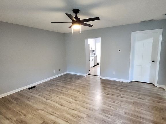 3rd image of 1500 Elmore Ave