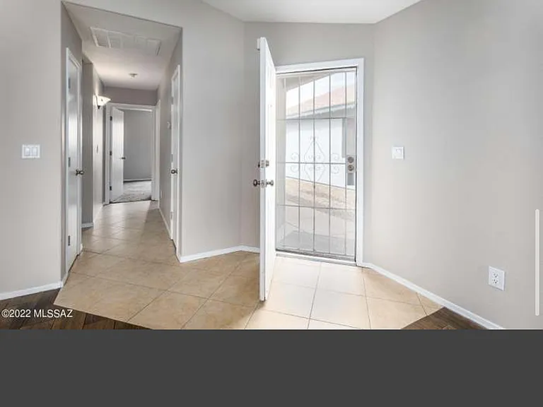 9430 E Stonehaven Way — Photo 2